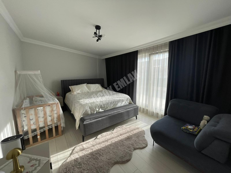 AFYON ÜÇOK EMLAKTAN DERVİŞPAŞA MAH MERKEZDE SATILIK LÜX 4+1 KOŞE KONUM GÜNEY CEPHE GENİŞ SIFIR NİTELİĞİNDE DUBLEX DAİRE