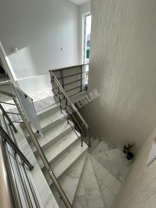 AFYON ÜÇOK EMLAKTAN DERVİŞPAŞA MAH MERKEZDE SATILIK LÜX 4+1 KOŞE KONUM GÜNEY CEPHE GENİŞ SIFIR NİTELİĞİNDE DUBLEX DAİRE