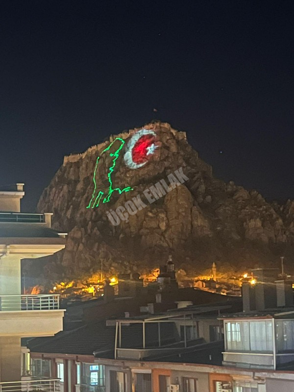 AFYON ÜÇOK EMLAKTAN DERVİŞPAŞA MAH MERKEZDE SATILIK LÜX 4+1 KOŞE KONUM GÜNEY CEPHE GENİŞ SIFIR NİTELİĞİNDE DUBLEX DAİRE