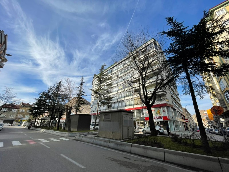 AFYON ÜÇOK EMLAKTAN DERVİŞPAŞA MAH MERKEZDE SATILIK LÜX 4+1 KOŞE KONUM GÜNEY CEPHE GENİŞ SIFIR NİTELİĞİNDE DUBLEX DAİRE