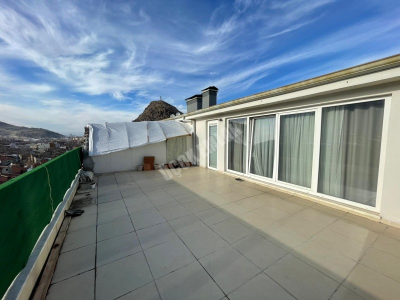 AFYON ÜÇOK EMLAKTAN DERVİŞPAŞA MAH MERKEZDE SATILIK LÜX 4+1 KOŞE KONUM GÜNEY CEPHE GENİŞ SIFIR NİTELİĞİNDE DUBLEX DAİRE