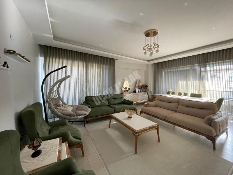 AFYON ÜÇOK EMLAKTAN DERVİŞPAŞA MAH MERKEZDE SATILIK LÜX 4+1 KOŞE KONUM GÜNEY CEPHE GENİŞ SIFIR NİTELİĞİNDE DUBLEX DAİRE