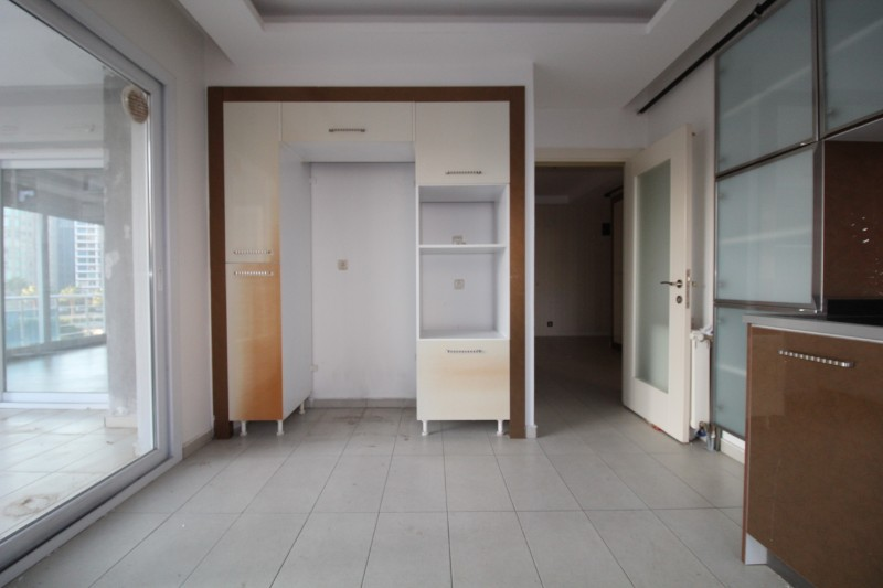 ASLAN'DAN MEZİTLİ DE SİTE İÇİ HAVUZLU SATILIK 3+1 GENİŞ DAİRE