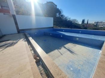 KUŞADASINDA DENİZ MANZARALI HAVUZLU SATILIK 2+1DAİRELER