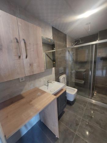 KUŞADASINDA DENİZ MANZARALI HAVUZLU SATILIK 2+1DAİRELER