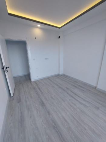 KUŞADASINDA DENİZ MANZARALI HAVUZLU SATILIK 2+1DAİRELER