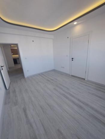 KUŞADASINDA DENİZ MANZARALI HAVUZLU SATILIK 2+1DAİRELER