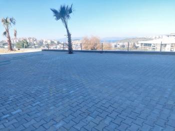 KUŞADASINDA DENİZ MANZARALI HAVUZLU SATILIK 2+1DAİRELER