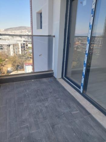 KUŞADASINDA DENİZ MANZARALI HAVUZLU SATILIK 2+1DAİRELER