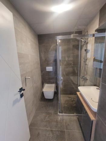 KUŞADASINDA DENİZ MANZARALI HAVUZLU SATILIK 2+1DAİRELER