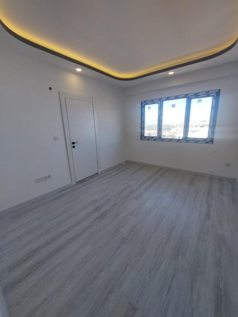 KUŞADASINDA DENİZ MANZARALI HAVUZLU SATILIK 2+1DAİRELER