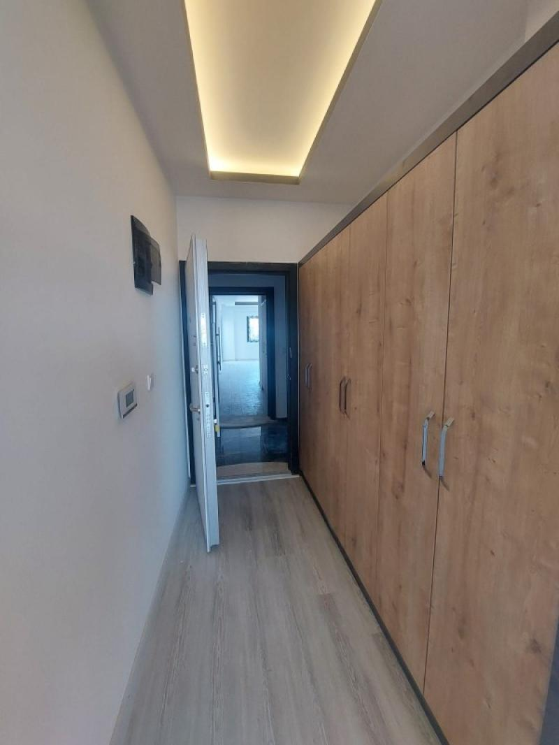 KUŞADASINDA DENİZ MANZARALI HAVUZLU SATILIK 2+1DAİRELER