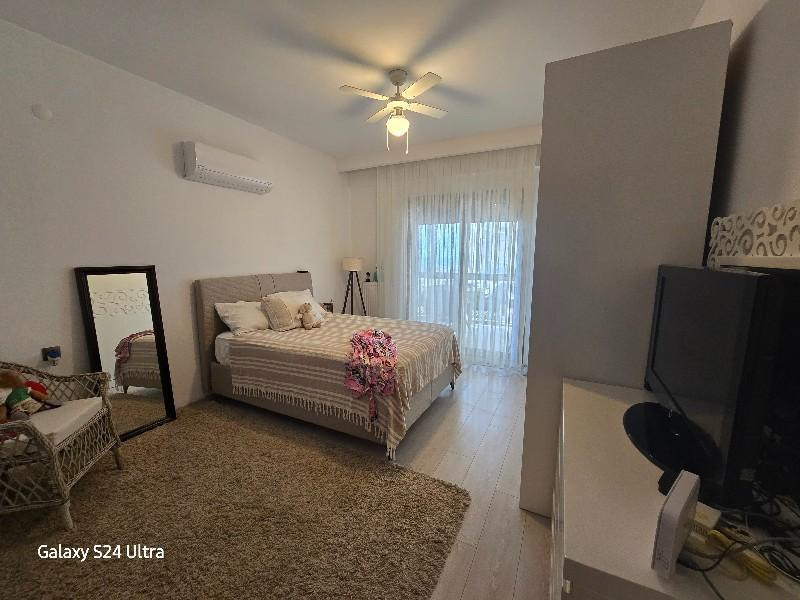 KUŞADASI DENİZ MANZARALI DOĞALGAZLI HAVUZLU SATILIK 3+1 DAİRE