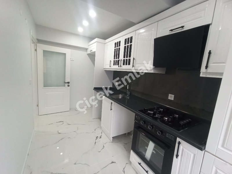 Akşemsettin'de Metro'ya Yakın 2+1 Arakat Sıfır Satılık Daire