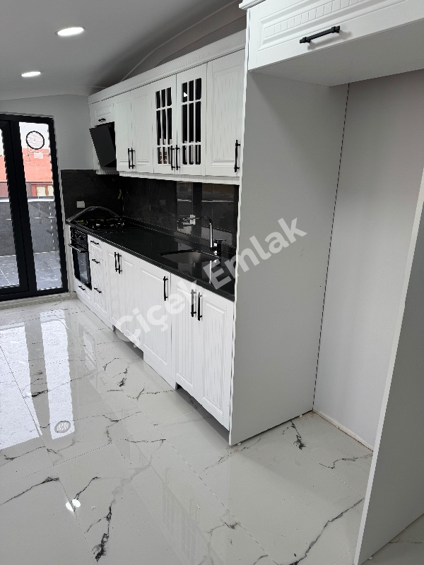 Akşemsettin Metro'ya 5 Dk 3+1 Teraslı Sıfır Satılık Daire