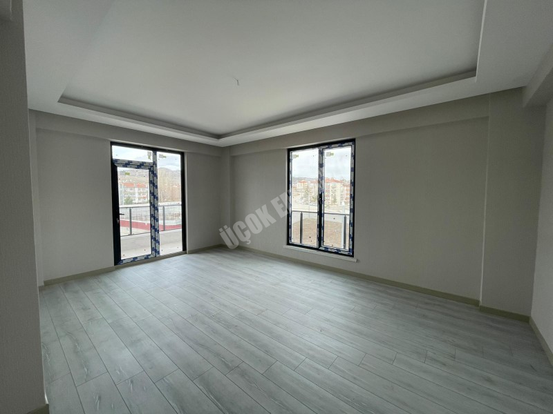 AFYON ÜÇOK EMLAKTAN MAREŞAL F ÇAKMAK MAH SATILIK 3+1 SIFIR ARAKAT DAİRE