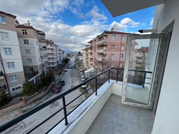 ÜNİVERSİTE KARŞISI TABDUK EMRE MAHALLESİNDE SIFIR APART