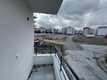 ÜNİVERSİTE KARŞISI TABDUK EMRE MAHALLESİNDE SIFIR APART