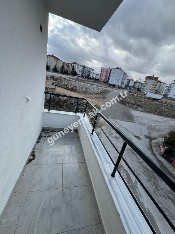 ÜNİVERSİTE KARŞISI TABDUK EMRE MAHALLESİNDE SIFIR APART
