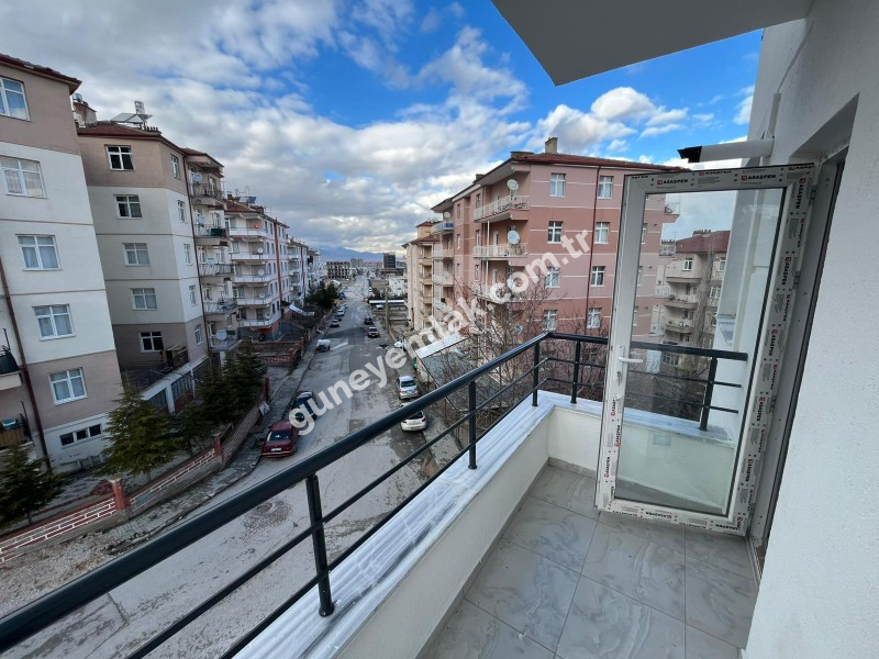 ÜNİVERSİTE KARŞISI TABDUK EMRE MAHALLESİNDE SIFIR APART