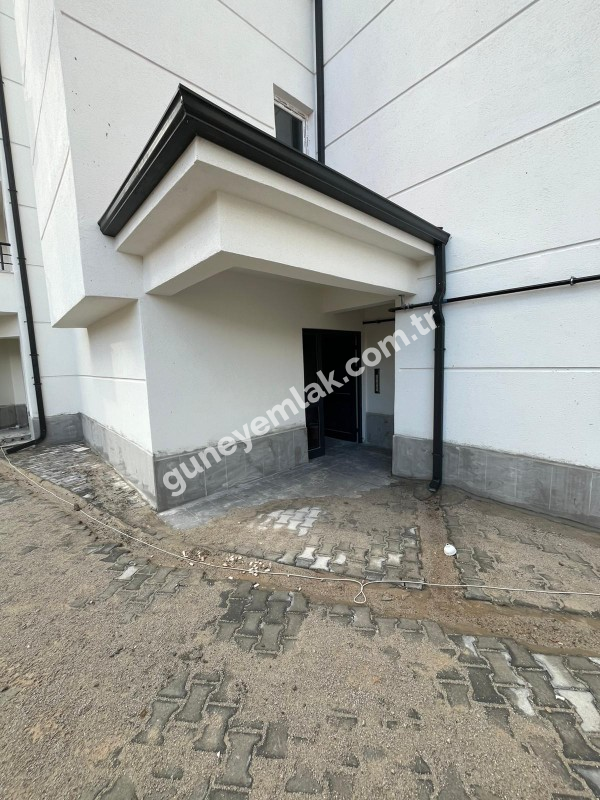 ÜNİVERSİTE KARŞISI TABDUK EMRE MAHALLESİNDE SIFIR APART