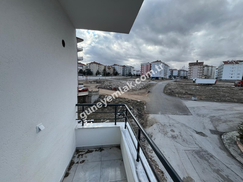 ÜNİVERSİTE KARŞISI TABDUK EMRE MAHALLESİNDE SIFIR APART