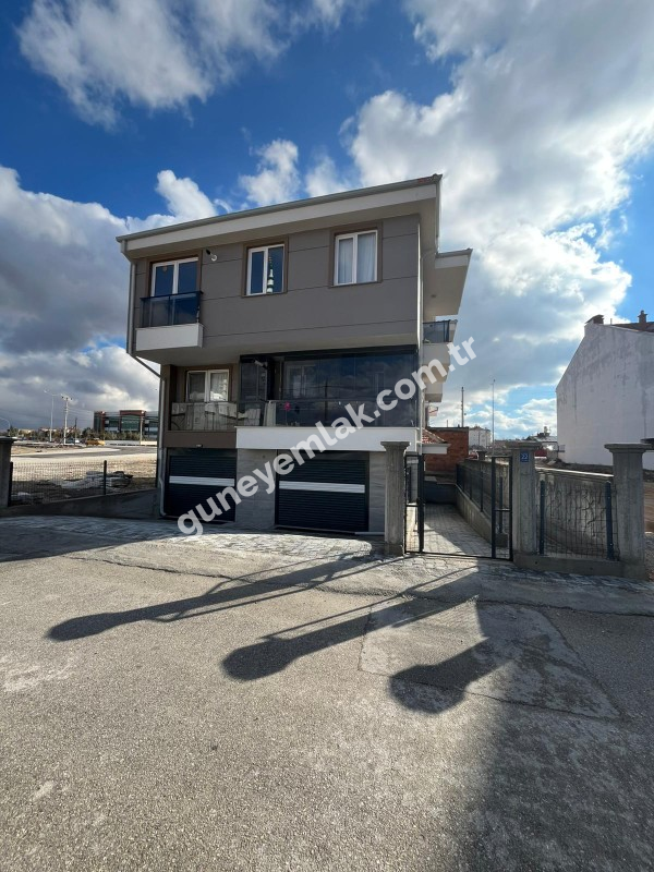 ŞEYH EDEBALİ MAHALLESİNDE SIFIR AİLE APARTI