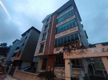 GÜVENAY - ÇORUM BAHÇELİEVLER MAH. CUMARTESİ PAZARI CİVARI KİRALIK EŞYALI 1+1 DAİRE