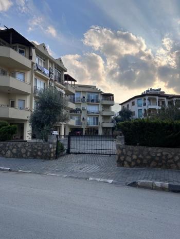 Girne'de Havuzlu sitede  Ful Eşyalı 3+1 Kiralık Daire
