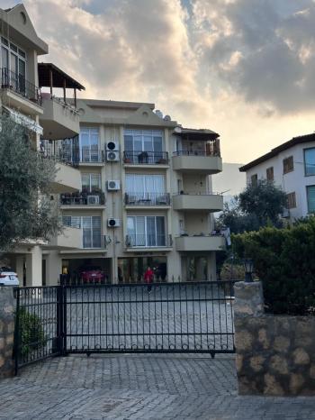 Girne'de Havuzlu sitede  Ful Eşyalı 3+1 Kiralık Daire