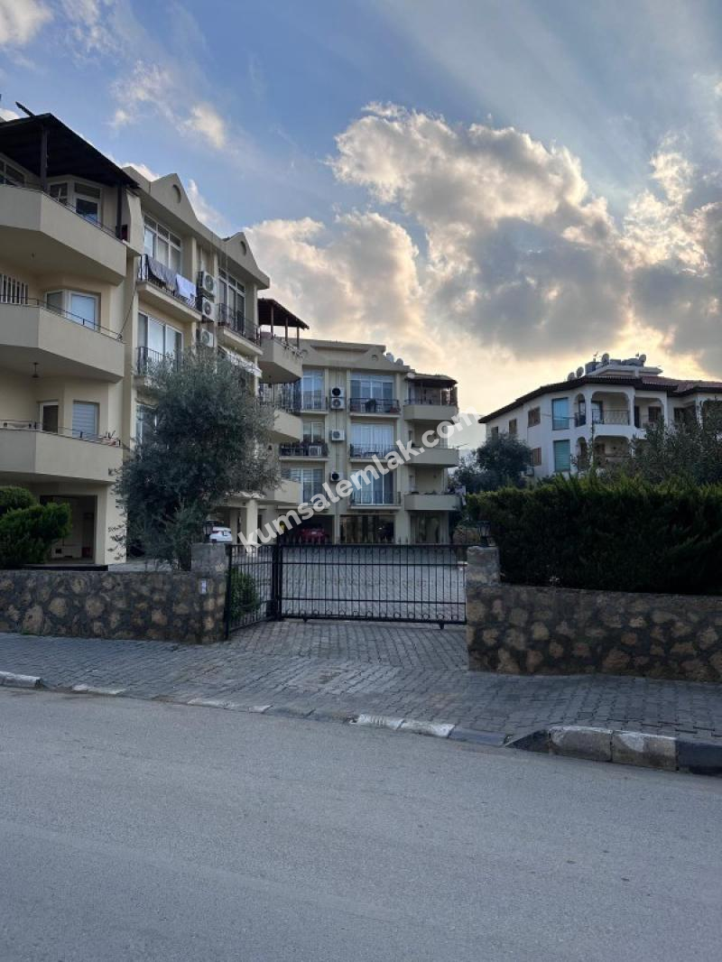 Girne'de Havuzlu sitede  Ful Eşyalı 3+1 Kiralık Daire
