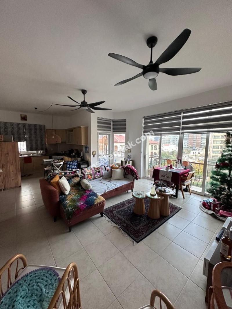 Girne'de Havuzlu sitede  Ful Eşyalı 3+1 Kiralık Daire