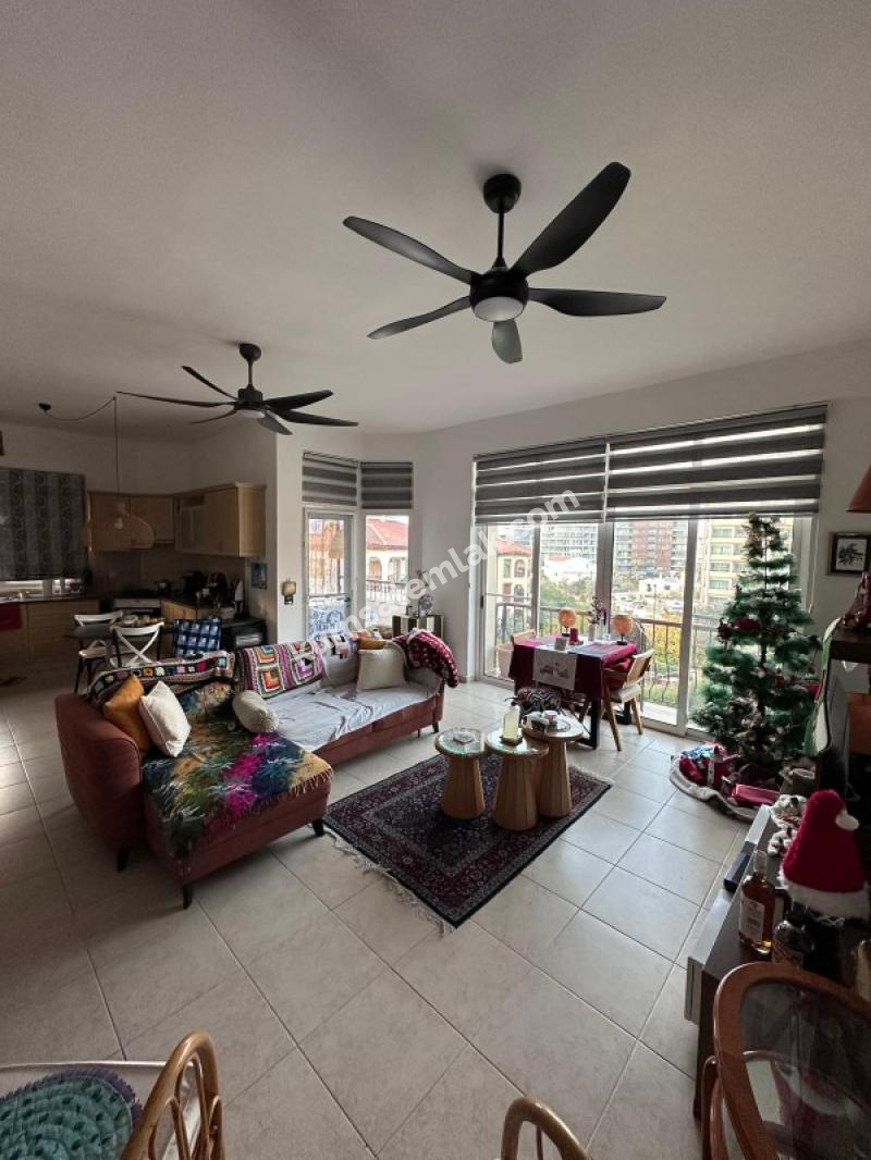 Girne'de Havuzlu sitede  Ful Eşyalı 3+1 Kiralık Daire