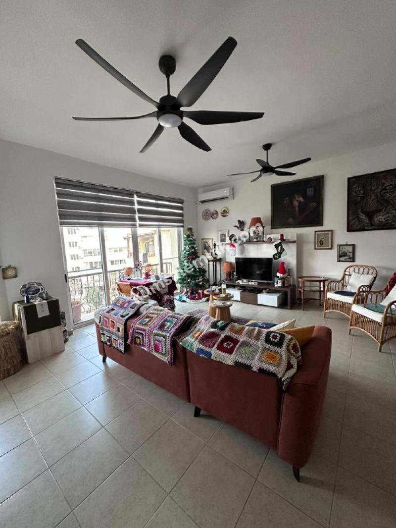 Girne'de Havuzlu sitede  Ful Eşyalı 3+1 Kiralık Daire