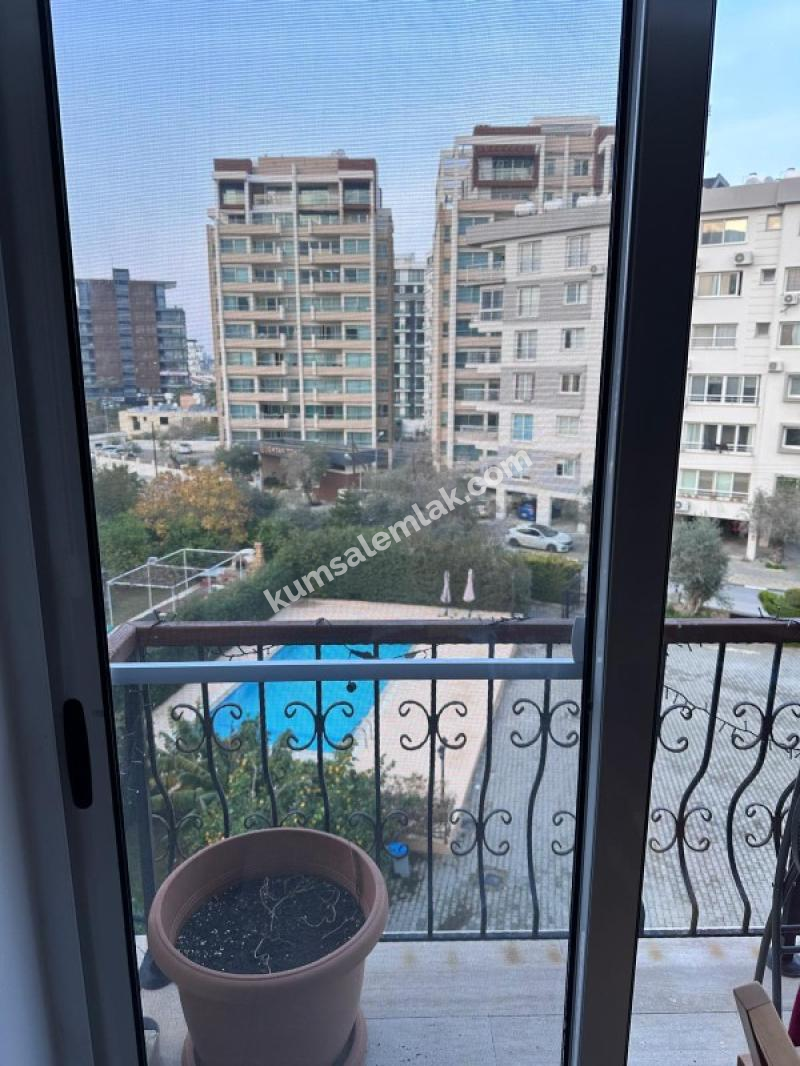 Girne'de Havuzlu sitede  Ful Eşyalı 3+1 Kiralık Daire