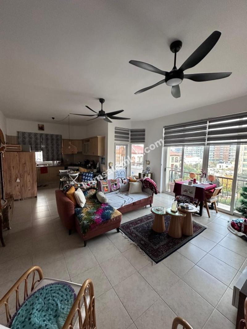 Girne'de Havuzlu sitede  Ful Eşyalı 3+1 Kiralık Daire