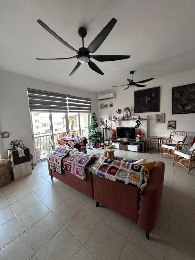 Girne'de Havuzlu sitede  Ful Eşyalı 3+1 Kiralık Daire