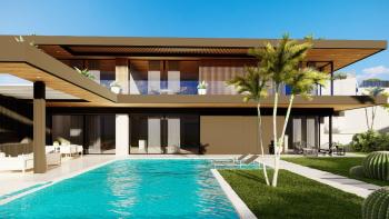 Kıbrıs Girne Çatalköy'de Eşsiz Konuma Sahip Denize Sıfır Satılık 6+1 Lüks Villa