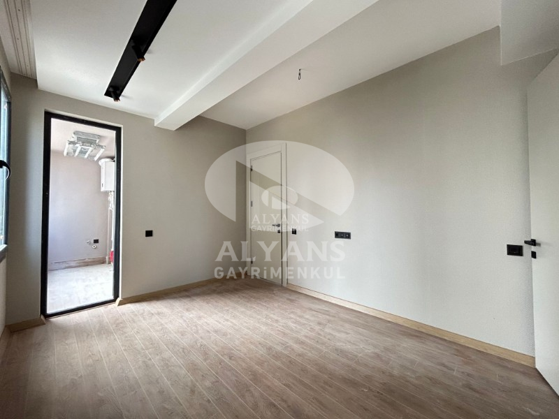 ALYANS'TAN MEZİTLİ'NİN EN NEZİH SEMTİNDE DAĞ MANZARALI 2+1