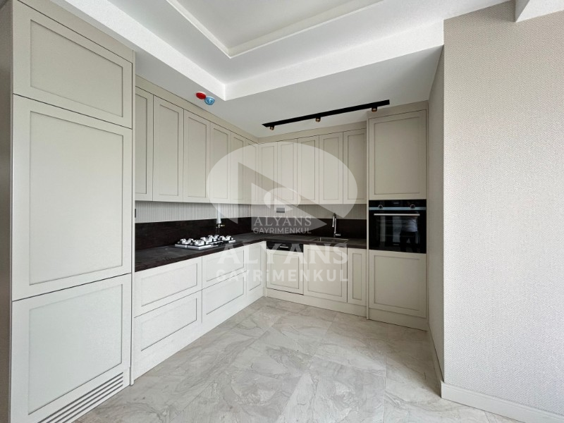 ALYANS'TAN MEZİTLİ'NİN EN NEZİH SEMTİNDE DAĞ MANZARALI 2+1