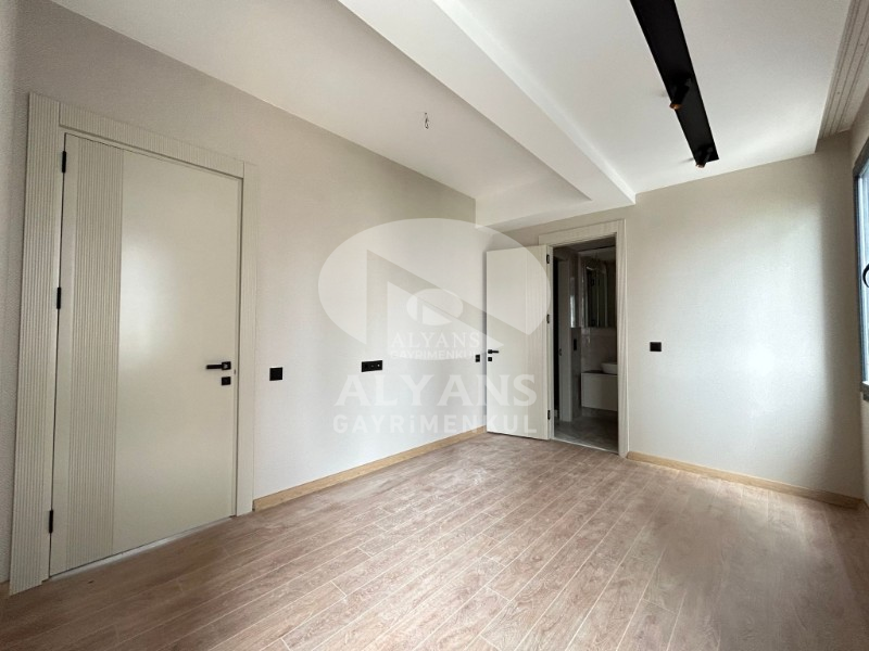 ALYANS'TAN MEZİTLİ'NİN EN NEZİH SEMTİNDE DAĞ MANZARALI 2+1