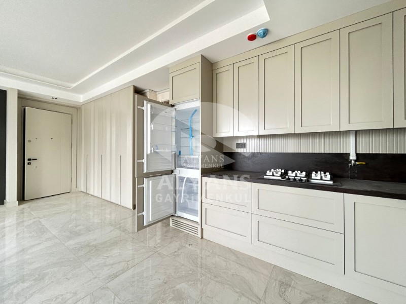 ALYANS'TAN MEZİTLİ'NİN EN NEZİH SEMTİNDE DAĞ MANZARALI 2+1