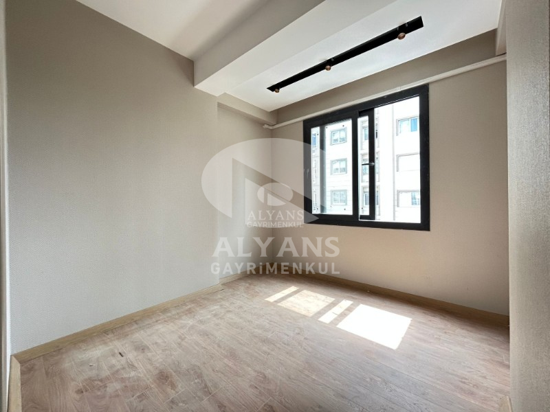 ALYANS'TAN MEZİTLİ'NİN EN NEZİH SEMTİNDE DAĞ MANZARALI 2+1