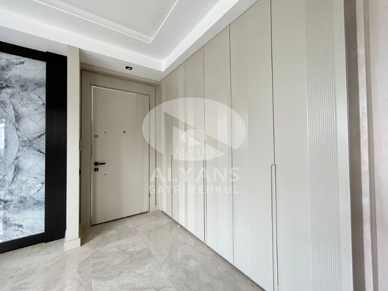 ALYANS'TAN MEZİTLİ'NİN EN NEZİH SEMTİNDE DAĞ MANZARALI 2+1