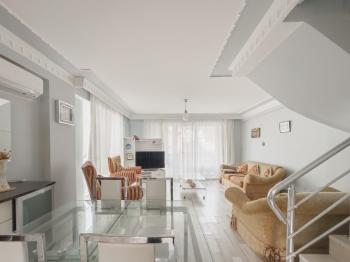 Marmaris İçmeler’de Havuzlu Butik Binada Eşyalı 2+1 Dubleks