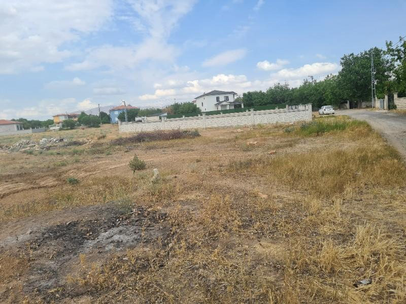 NİĞDE  BAHÇELİ DE 2 ADET yanyana  satılık