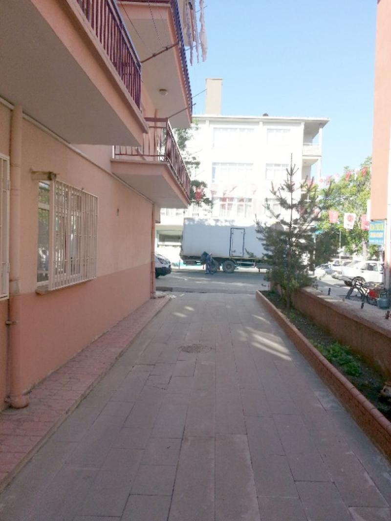 BAĞLAR CADDESİNDE 2+1 KOMBİLİ BAKIMLI TEMİZ