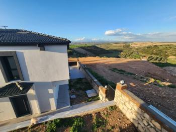 HİSAR MAHALLESİ’NDE DOĞA İÇİNDE LÜKS YAŞAM! MÜSTAKİL BAHÇELİ -BİTİŞİK NİZAM 3+1 VİLLA