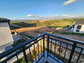 HİSAR MAHALLESİ’NDE DOĞA İÇİNDE LÜKS YAŞAM! MÜSTAKİL BAHÇELİ -BİTİŞİK NİZAM 3+1 VİLLA