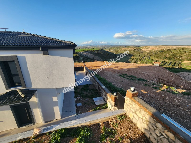 HİSAR MAHALLESİ’NDE DOĞA İÇİNDE LÜKS YAŞAM! MÜSTAKİL BAHÇELİ -BİTİŞİK NİZAM 3+1 VİLLA